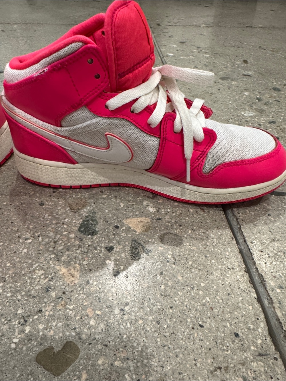 Nike Air Jordan in Pink and White - Rare - Picture 3 of 4
